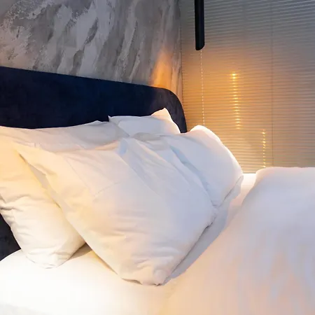 The Bubbles - Jacuzzi Hotel Tirana-3