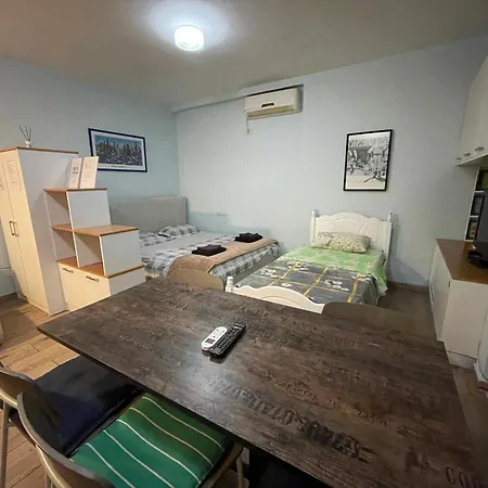 Enjoy Travel Cute Studio Apartment-3