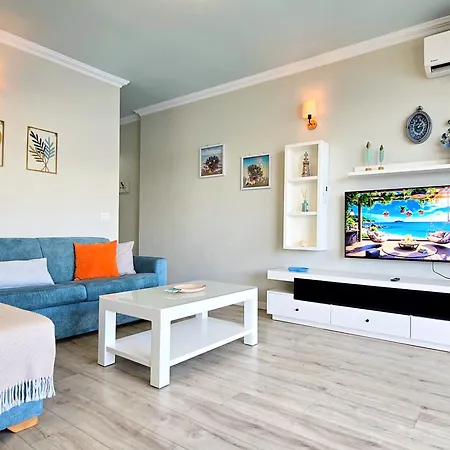 Eli'S Seafront Apartment-2