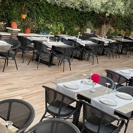Hotel Villa Qendra-3
