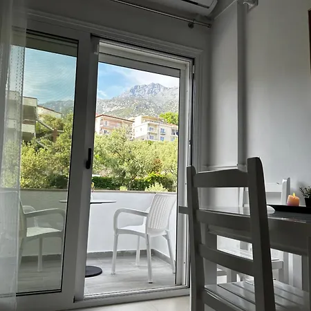 Marianna'S Apartment-2