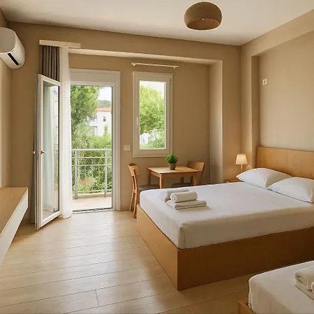 Luxury Studios - Steps From The Beach-2