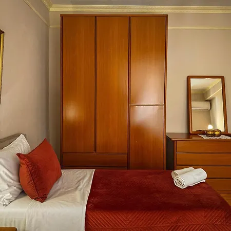 All Seasons Apartments - Free Parking & City Center-3