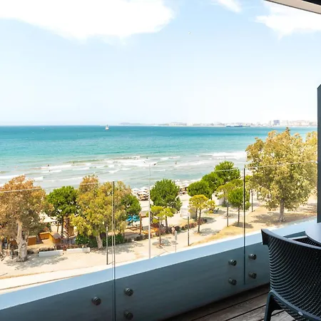 Yacht Hotel-3