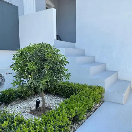 Tomi Garden Apartment-3