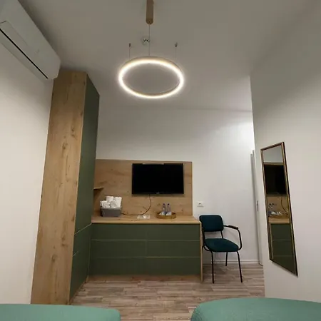 Peaky Hotel-2