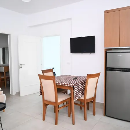 Lux Apartments 2-3