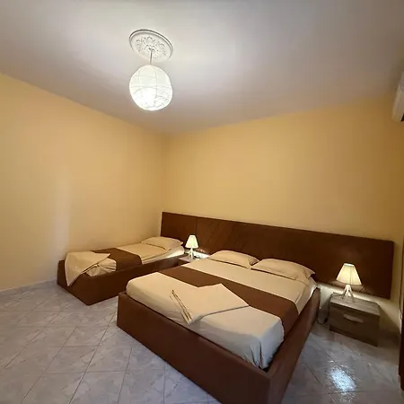 Vogli'S House Apartments & Rooms-2