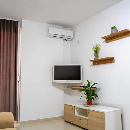 Blue Apartments & Hotel Shengjin-3