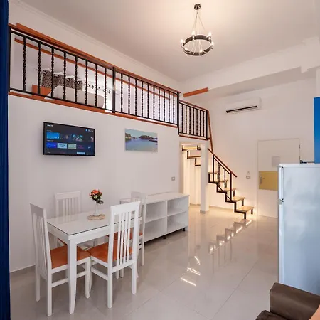 Crown Deluxe Apartments-2