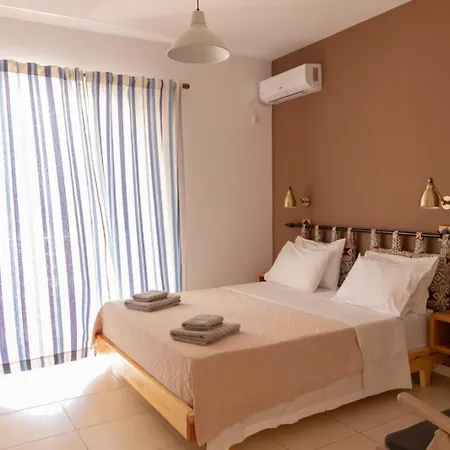 ELÉA Guesthouse himare-3