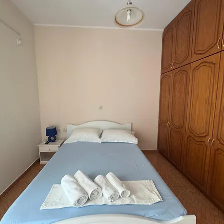 Room For 2-2
