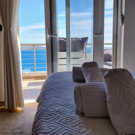 Βeachfront Luxury Apartments Sarande-2