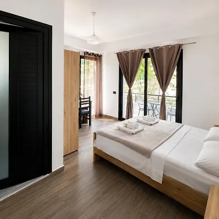 Lungomare Private Rooms-2