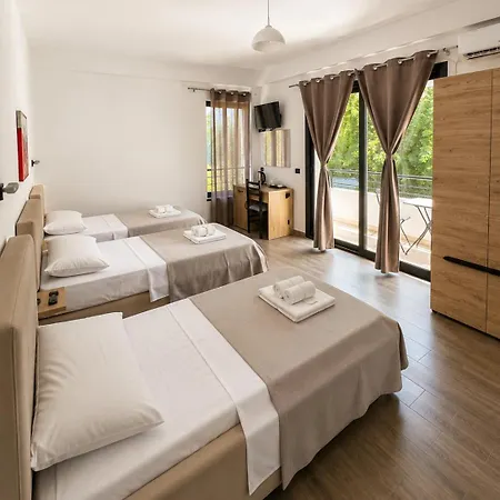 Lungomare Private Rooms-3