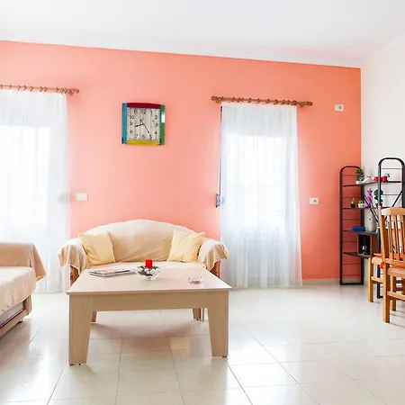 Work-Friendly Central Apartments, Sarande-2