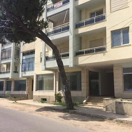 Arbi'S Pool View Apartment-3