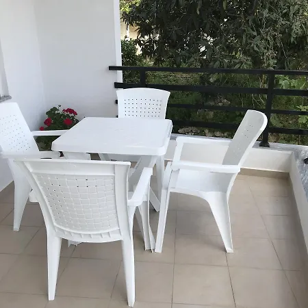 Kosta'S City Apartment-2