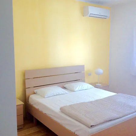 Amberyellowbnb-3