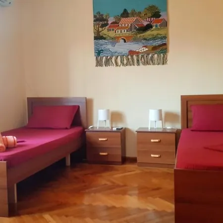 Elisabet Tirana-3