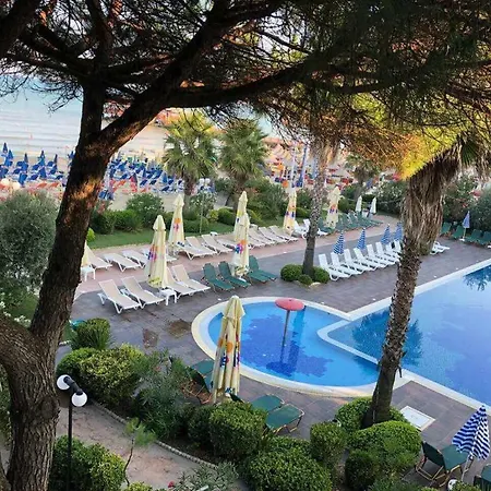 Mali I Robit Beachfront Apartment-3