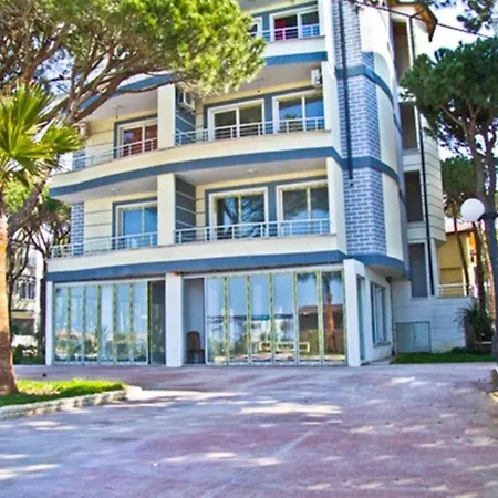 Mali I Robit Beachfront Apartment-2