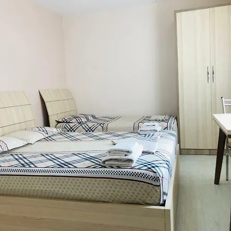 City Rooms And Studio Apartments-3