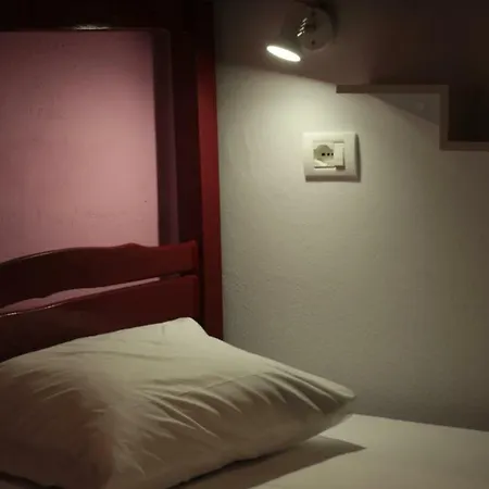 Bed Station Hostel & Bar-2