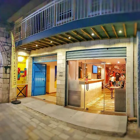 Bed Station Hostel & Bar-3