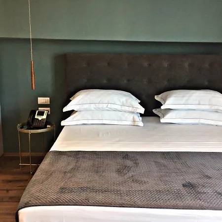Light Hotel-2