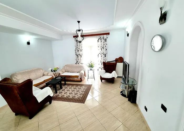 Luckyshine Hostel Vlorë