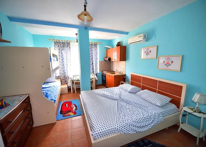 Lovely Apartment W/ Ac + Bath. + Kitchen + Parking And Garden Shkoder