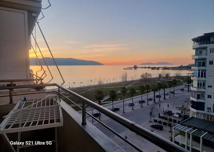Seaview Apartment With Secured Parking 80 M Vlorë