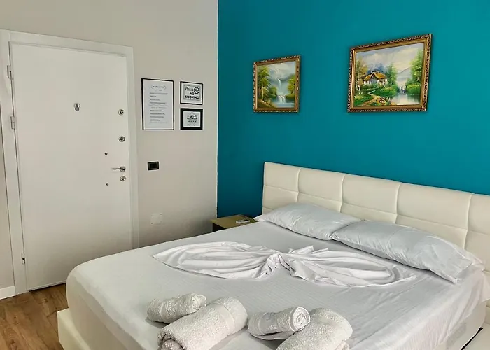 Pet friendly Central Room Private Entry And Bathroom Tirana