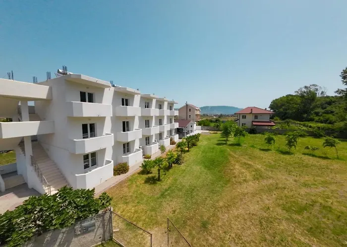Hotel Velipoja Village