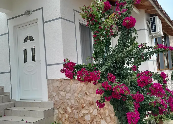 Denni'S Home Sarande