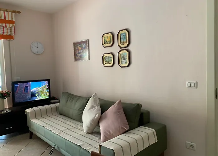 Arbi'S Pool View Apartment Golem 