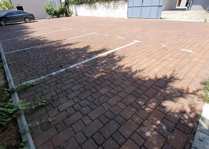 Hotels nahe Flughafen Flughafen Tirana Airport (TIA), Durrës