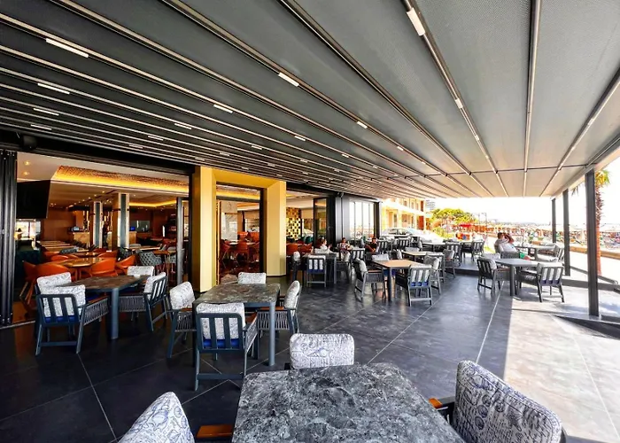 Boutique Hotel LEON - Beach Front Shëngjin