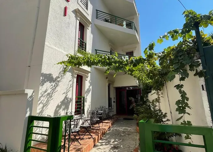 Tirana hotels near Teatri Kombetar i Operas dhe i Baletit