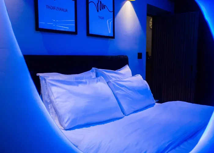 The Bubbles - Jacuzzi Hotel Tirana