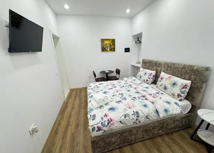 Vila 21 At Blloku Area Tirana
