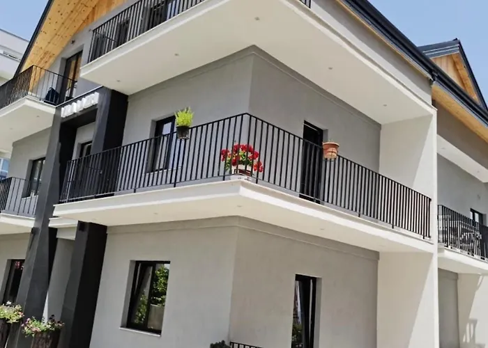 Vila Lazri Shëngjin