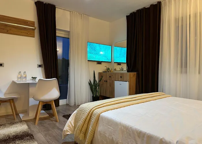 Hotels in Lini