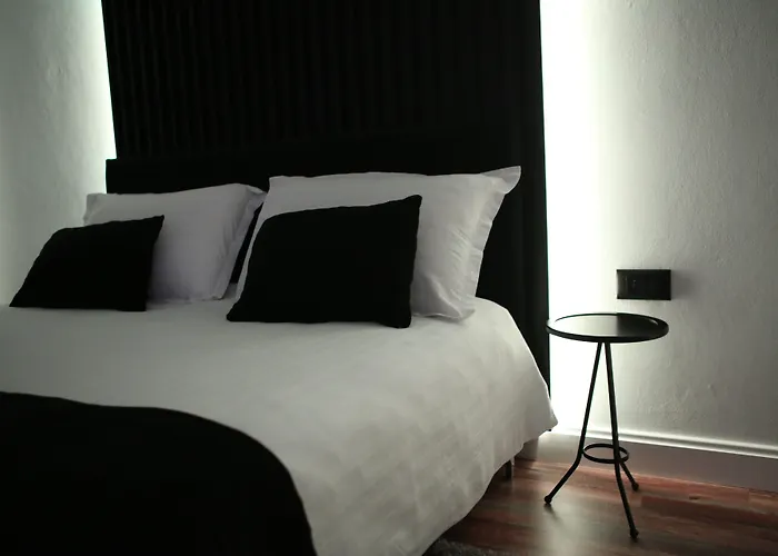 Dark Boutique Hotel Shkoze 
