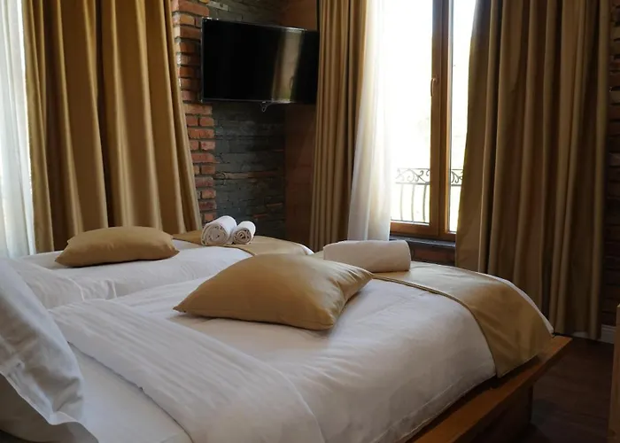 Bujtina Ajazi Hotel Golem 