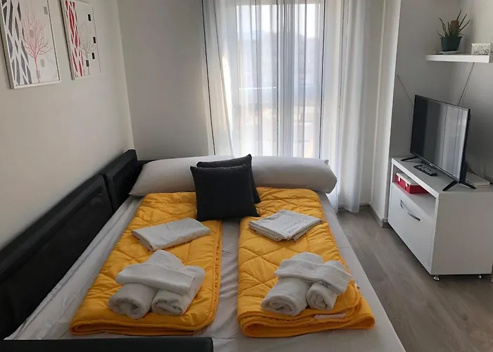 Rovena'S Apartment - Free Parking Tirana